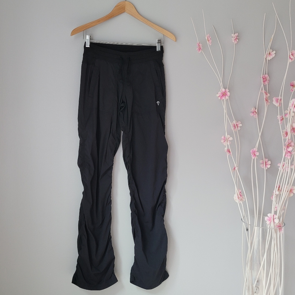 IVIVVA by LULULEMON Live To Move Pant - Picture 3 of 11